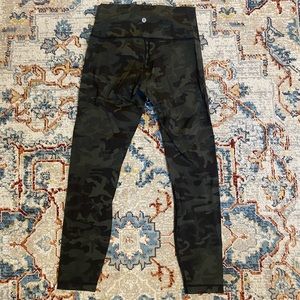 Camo Lululemon Leggings - 25” inseam - size 6 - high waist